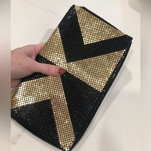 VINTAGE 🔥Black & gold clutch